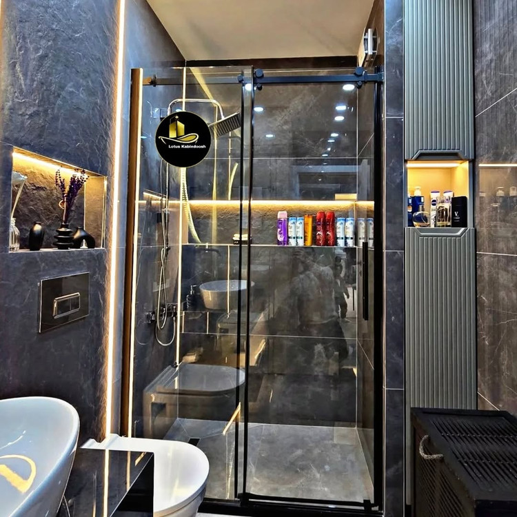 نمای نزدیک کابین دوش فریملس لوتوس با طراحی مدرن و مینیمال مناسب حمام لوکس