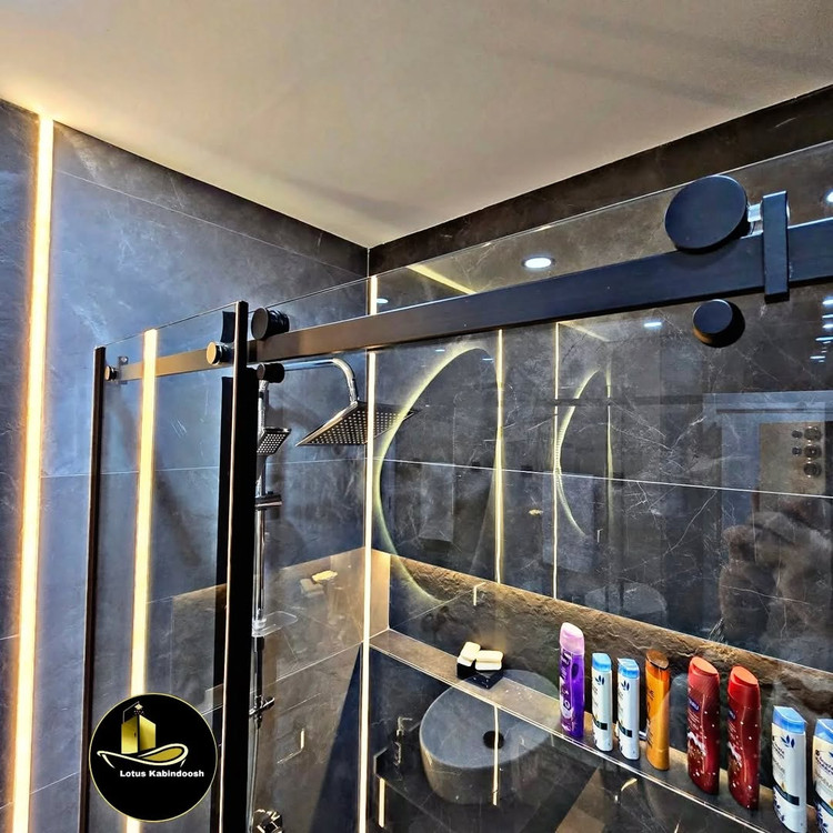 نمای ریل و یراق کابین دوش فریملس لوتوس با طراحی مدرن و مینیمال مناسب حمام لوکس
