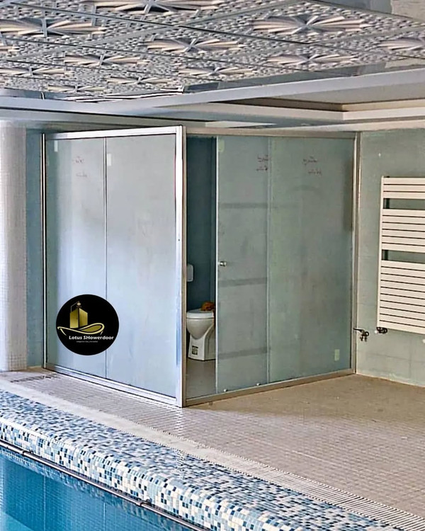 کابین دوش ریلی فریمدار لوتوس مناسب جداسازی فضای دوش در محوطه استخر با طراحی لوکس و مقاوم در برابر رطوبت