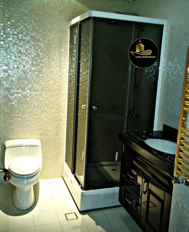 کابین دوش لوتوس مدل فریم سفید با شیشه سکوریت دودی و طراحی مدرن مناسب سرویس بهداشتی روشن