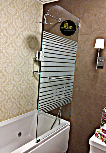 پنل شیشهای روی وان لوتوس مدل طرح راهراه مات با شیشه سکوریت لوکس مناسب حمام مدرن