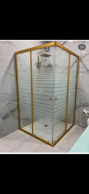 کابین دوش فریمدار طلایی (Bronze/Gold) با شیشه سندبلاست راهراه (مات خطی)